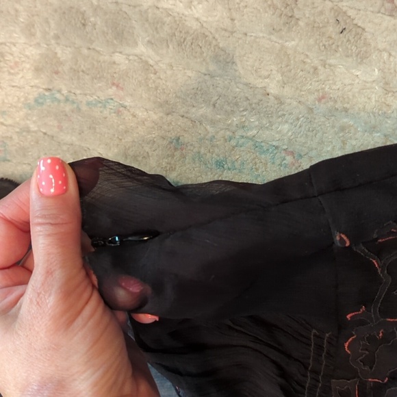 Elie Tahari 100% Silk Top Women's Size Medium Black Embroidered Y2k - Picture 2 of 11